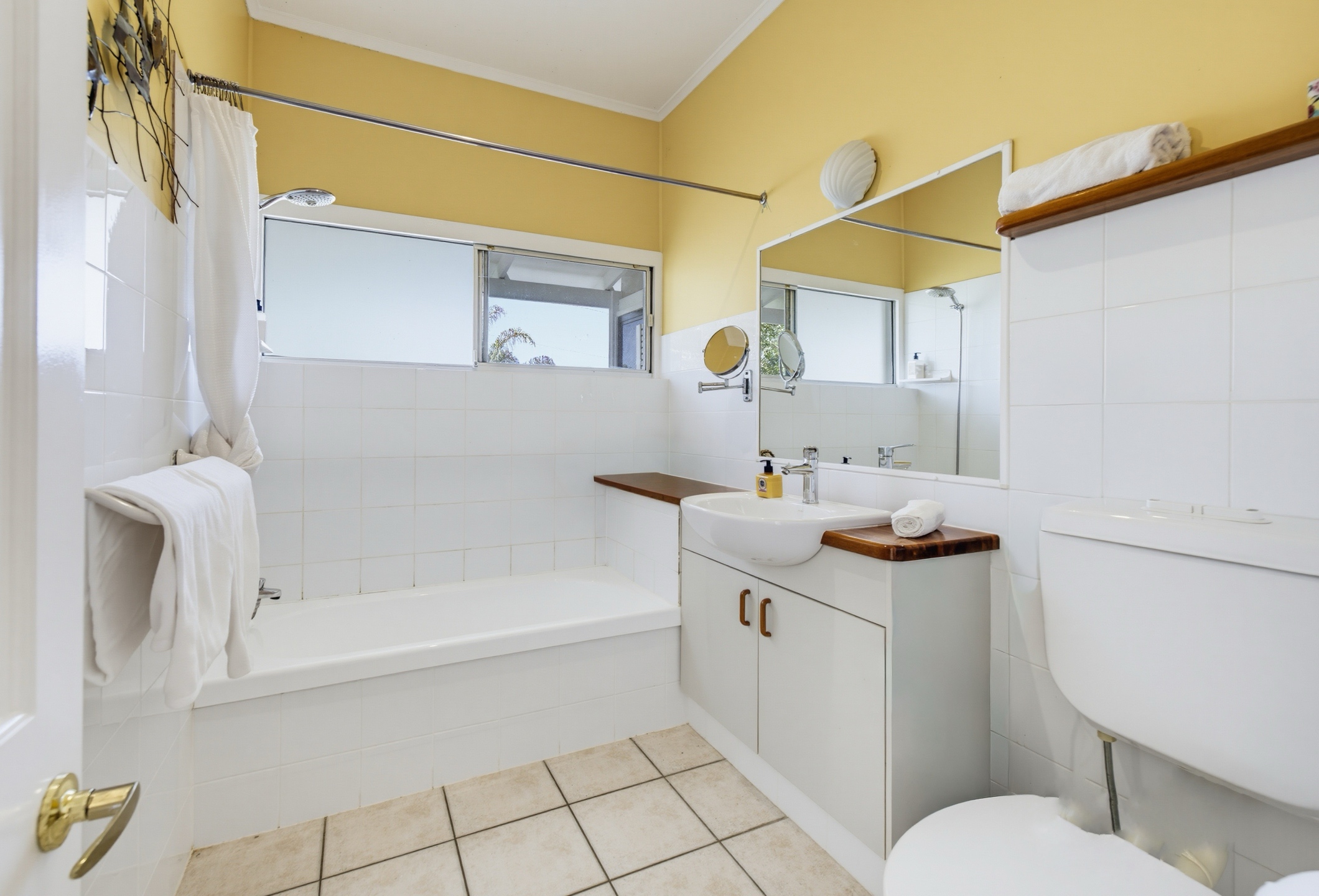 Private bathroom in the Winston Suite